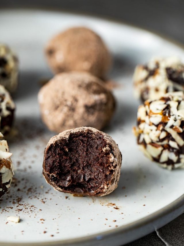 Rich and Creamy Chocolate Truffles