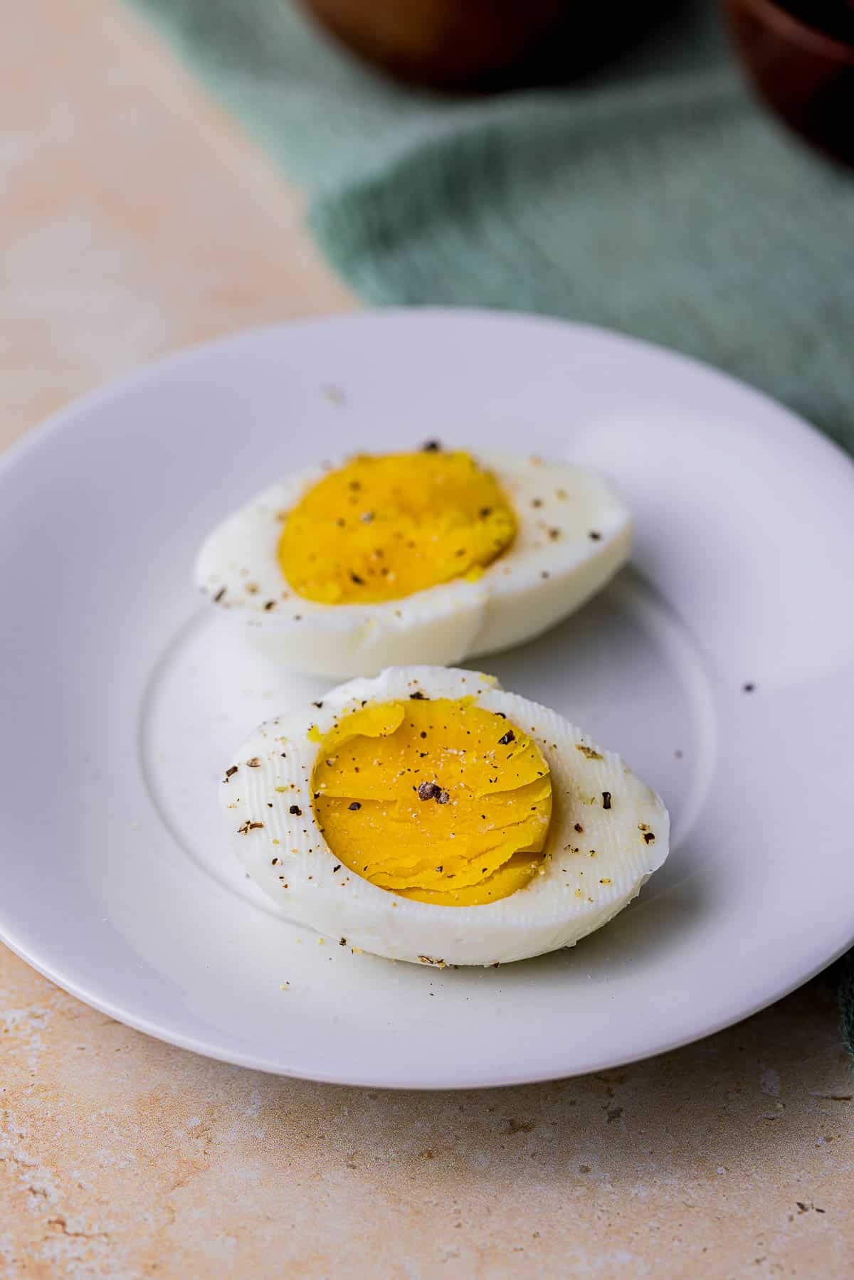 https://www.wenthere8this.com/wp-content/uploads/2023/10/sous-vide-hard-boiled-eggs-7.jpg