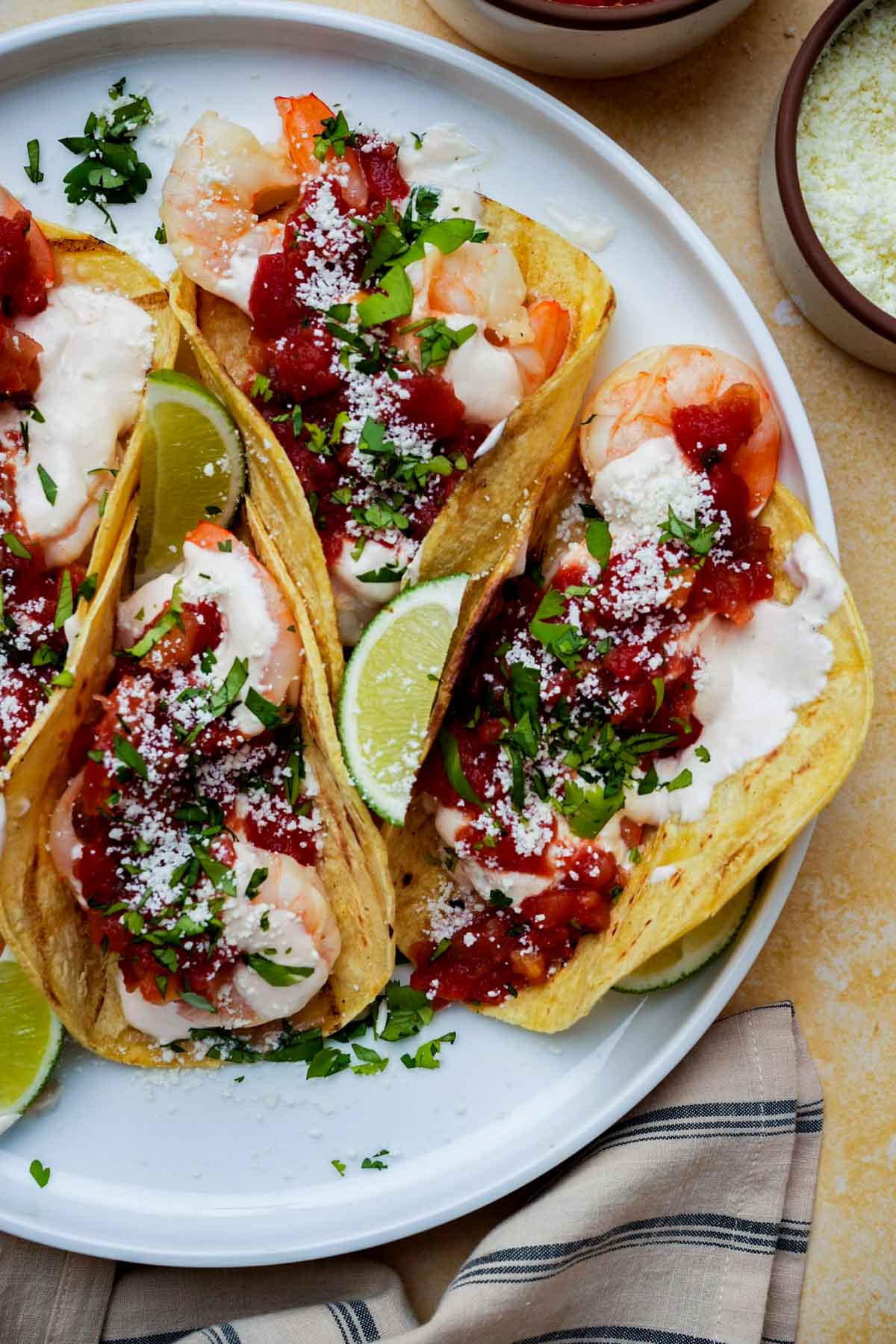 a plate of tacos.