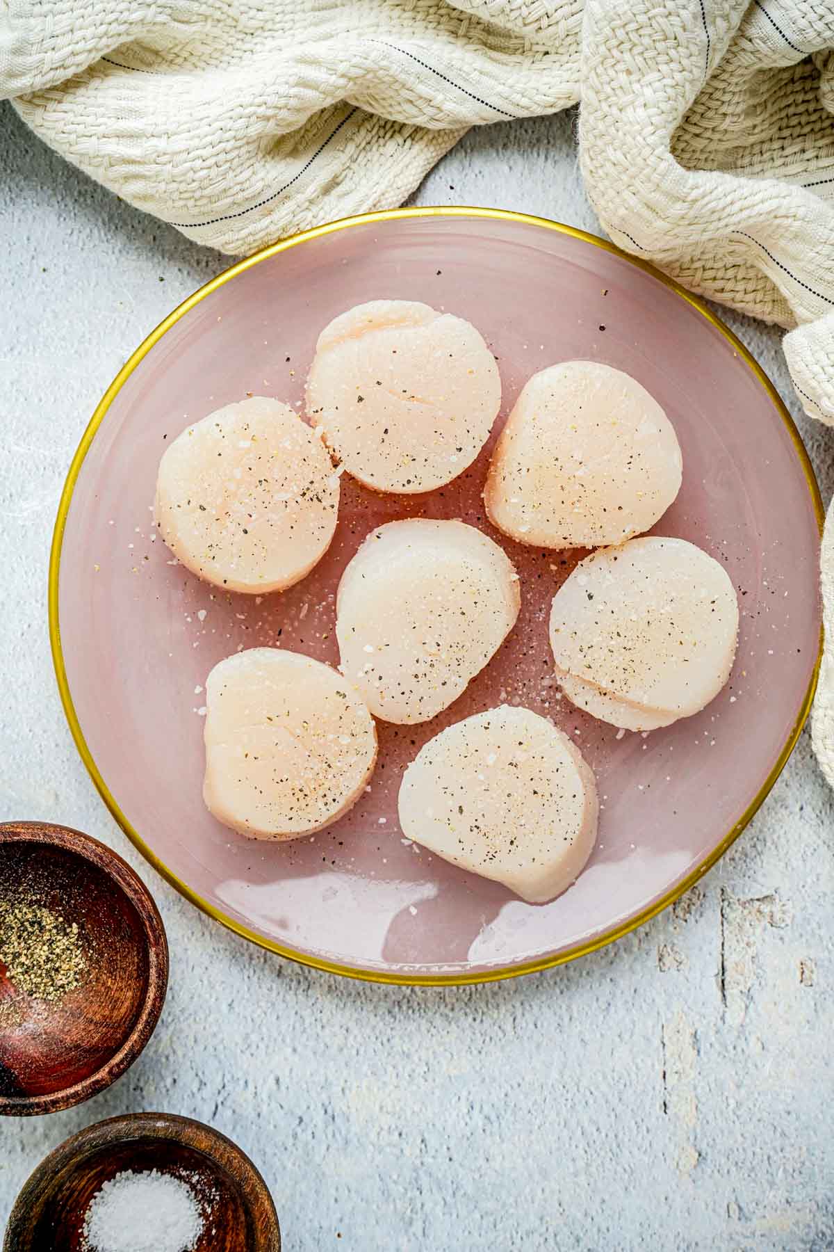 raw scallops on a plate.